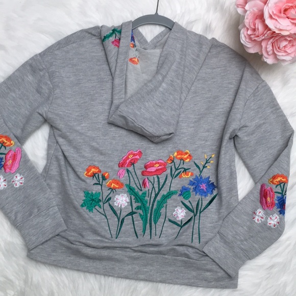 Almost Famous Sweaters - Pull over sweater 🌸
